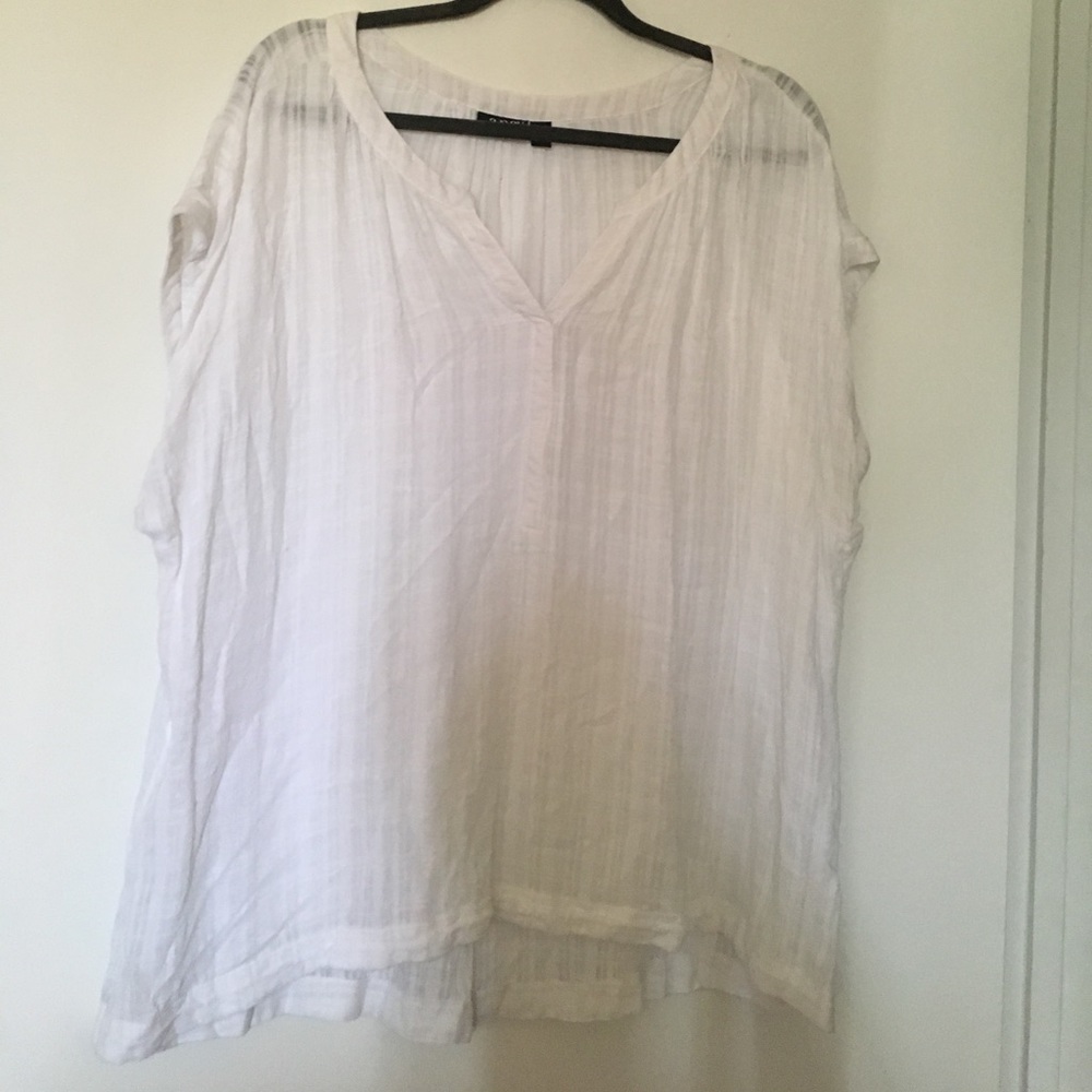🛍️2/$20 White shirt sleeve summer top
